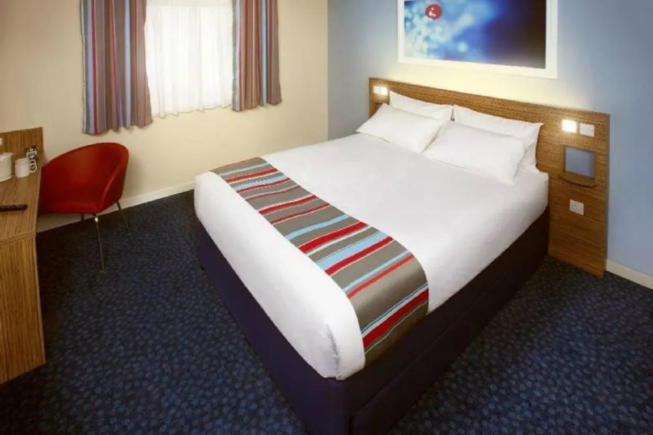 Travelodge Harrogate West Park contacts